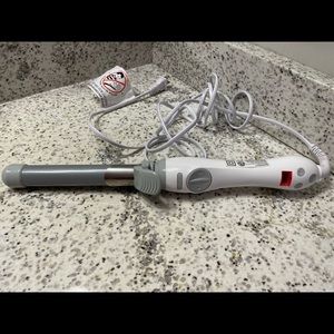 Beachwaver S1 straightener